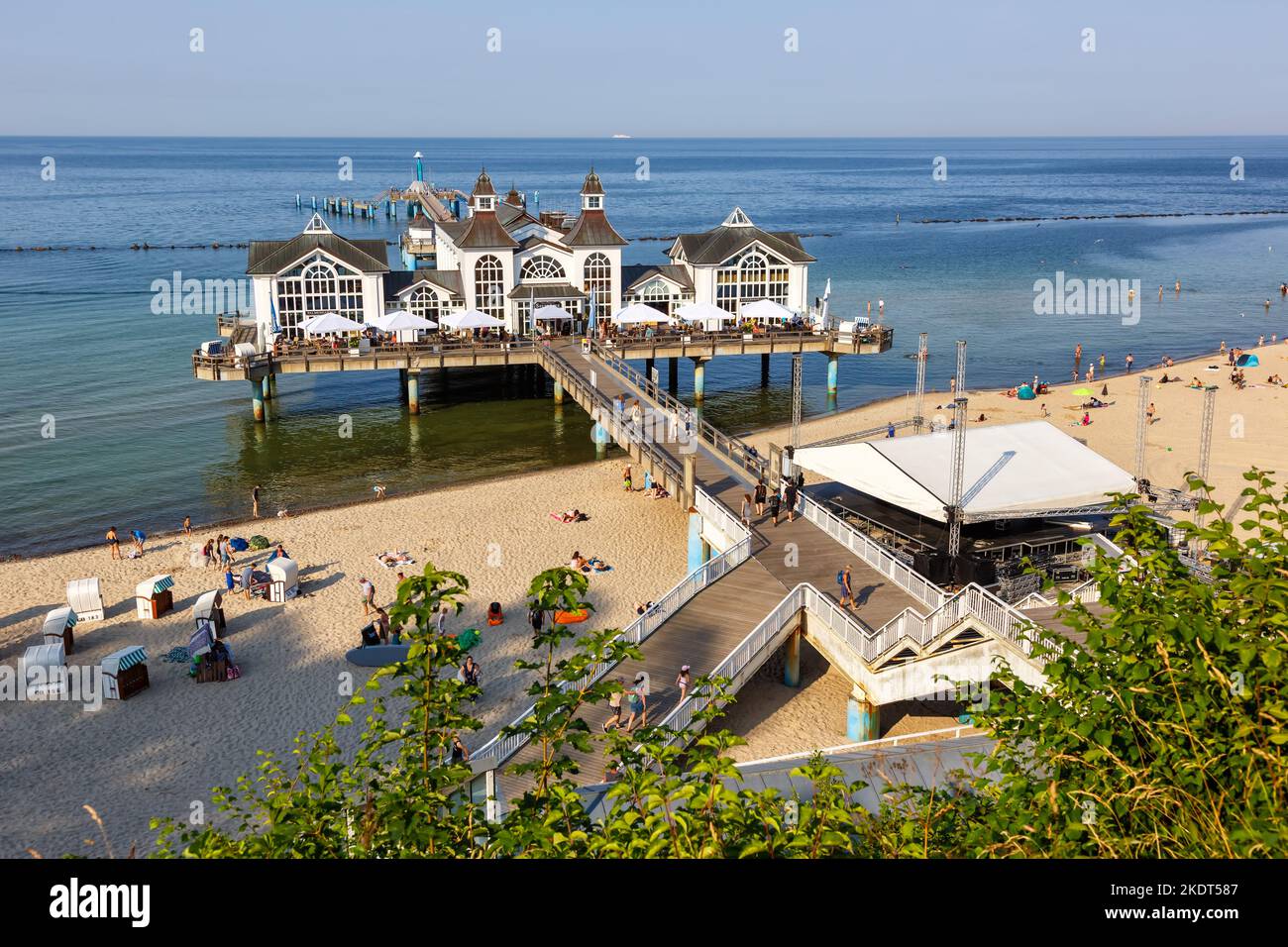 Sellin, Deutschland - 19. Juli 2022: Pier Im Baltic Resort Sellin Auf Der Insel Rügen An Der Ostsee In Sellin, Deutschland. Stockfoto