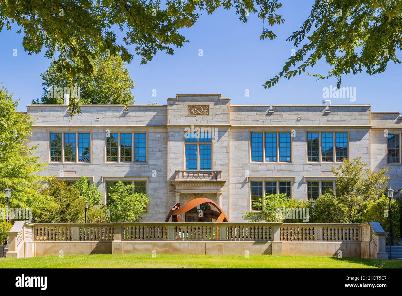 Sonnige Außenansicht des Campus der University of Arkansas in Arkansas Stockfoto