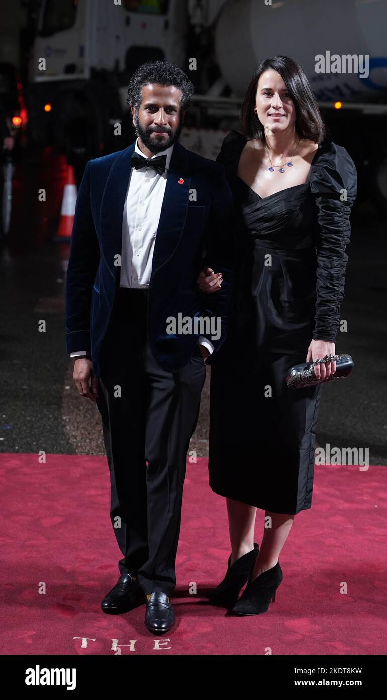 Prasanna Puwanarajah kommt zur Weltpremiere der Crown-Serie fünf im Theatre Royal in London. Bilddatum: Dienstag, 8. November 2022. Stockfoto