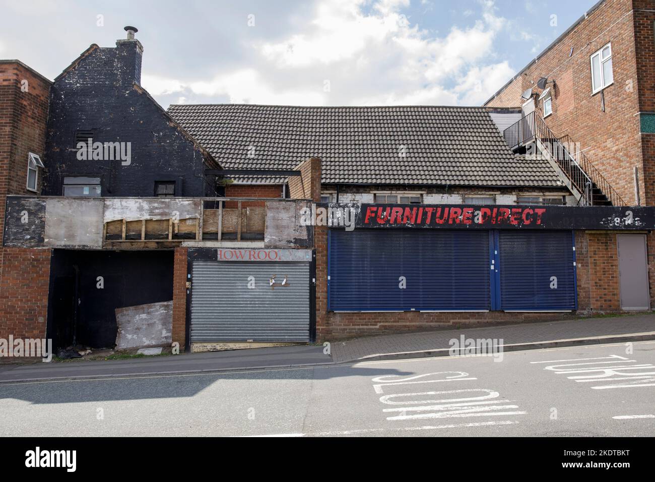 Zwei unabhängige Geschäfte in Dudley, West Midlands, schlossen und warteten auf den Abriss Stockfoto