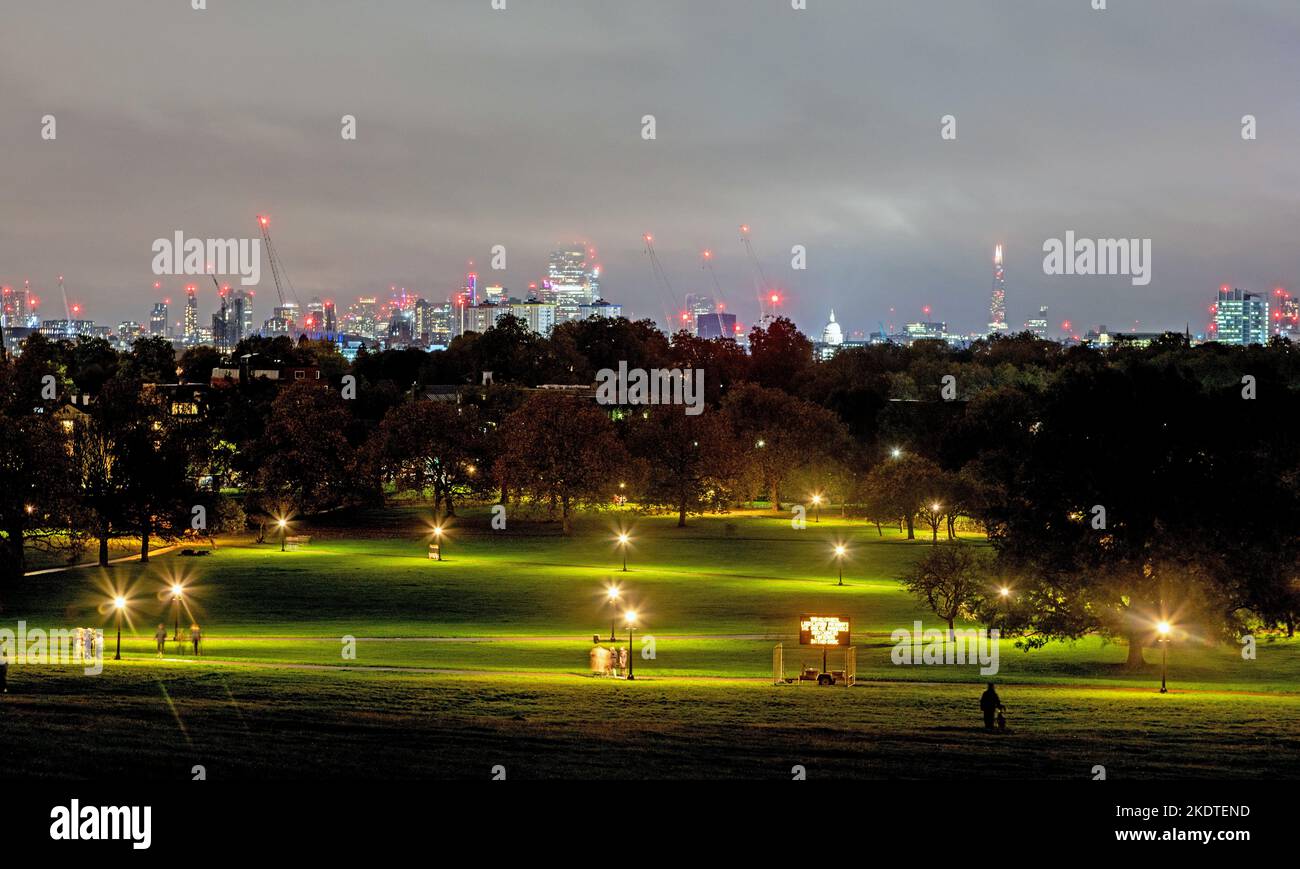 Die Stadt von Primrose Hill bei Nacht London Stockfoto