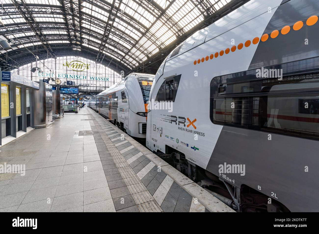 RRX Rhein-Ruhr-Express Siemens Desiro HC Regionalzug am Kölner Hauptbahnhof Stockfoto