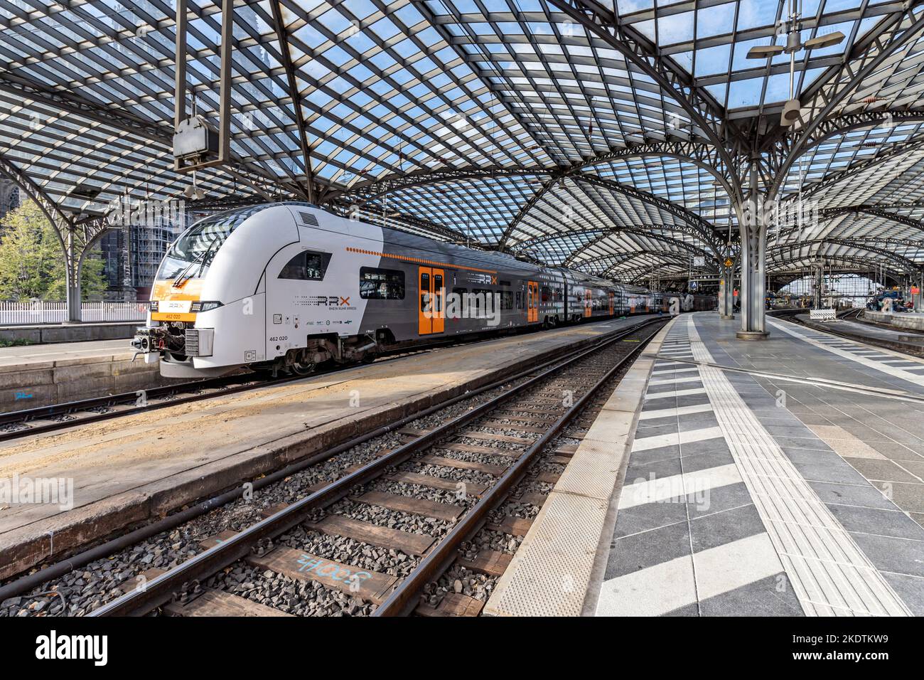 RRX Rhein-Ruhr-Express Siemens Desiro HC Regionalzug am Kölner Hauptbahnhof Stockfoto