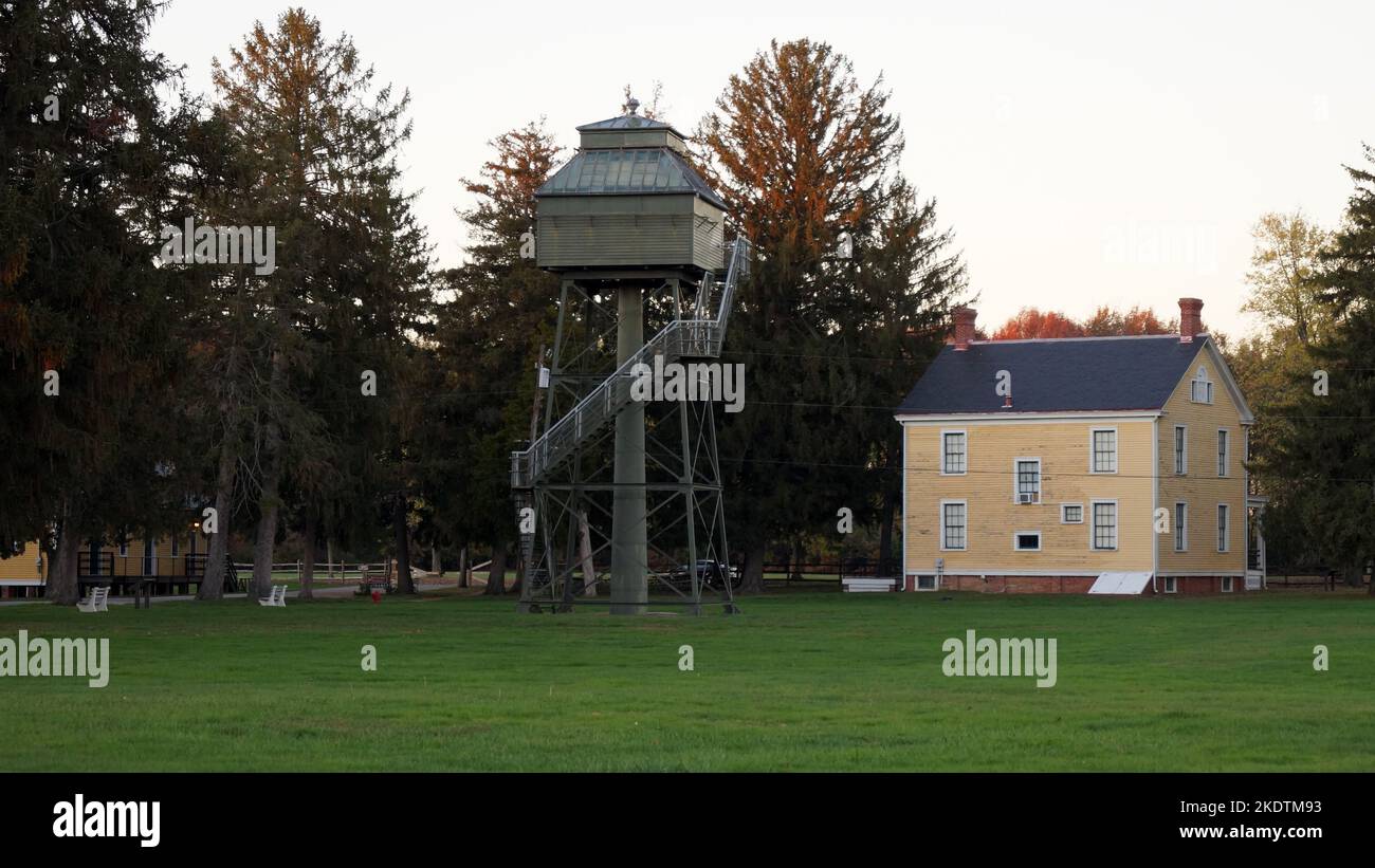 Eastern Fire Control Tower im Fort Mott State Park, Blick auf Sonnenuntergang, Pennsville Township, NJ, USA Stockfoto