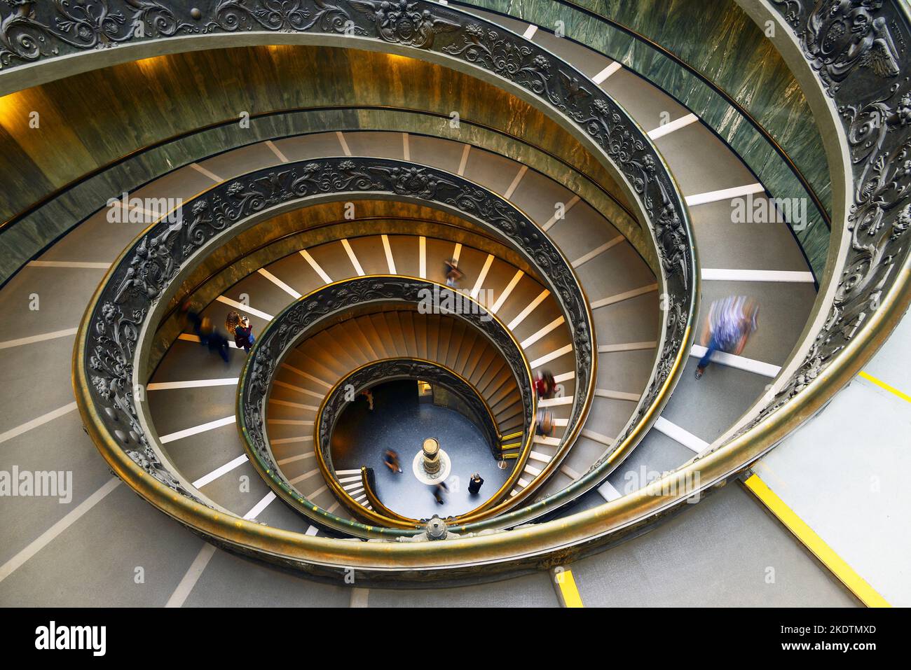 Italien. Latium. Rom. Vatikanische Museen. Die Bramante-Treppe ist eine berühmte monumentale Wendeltreppe (allegorische Doppel-Helicoidal), die als eine fungiert Stockfoto