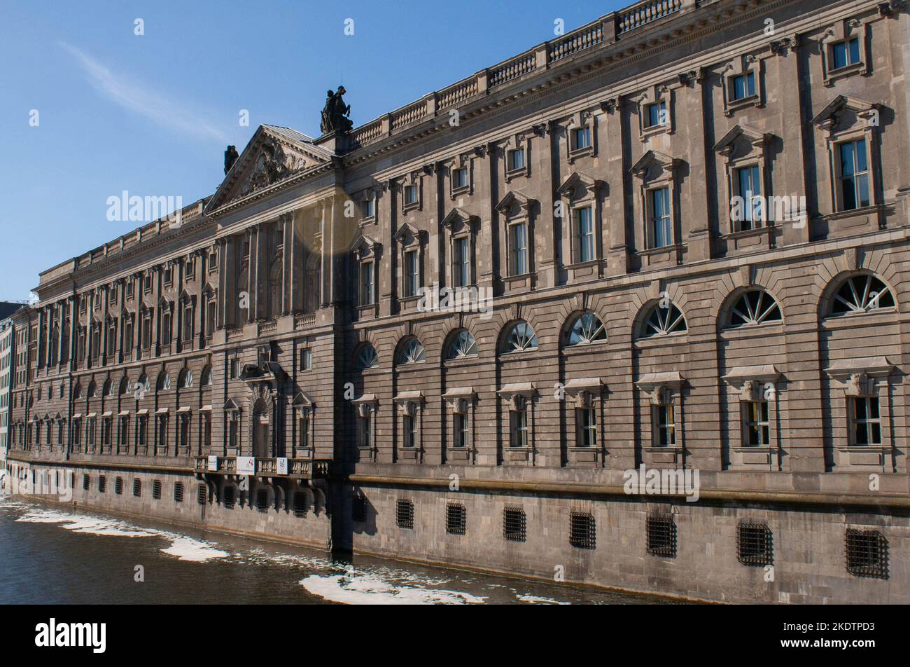 Berlin (Deutschland) Palastfassade zum Wasser Stockfoto