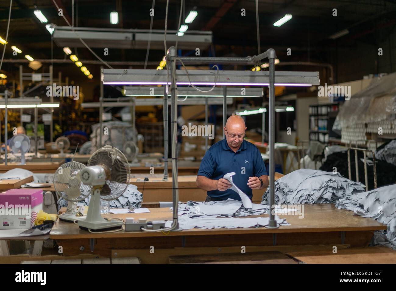 Bild Jim Wileman - Pittards Lederwarenfabrik, in Yeovil, Somerset. Stockfoto