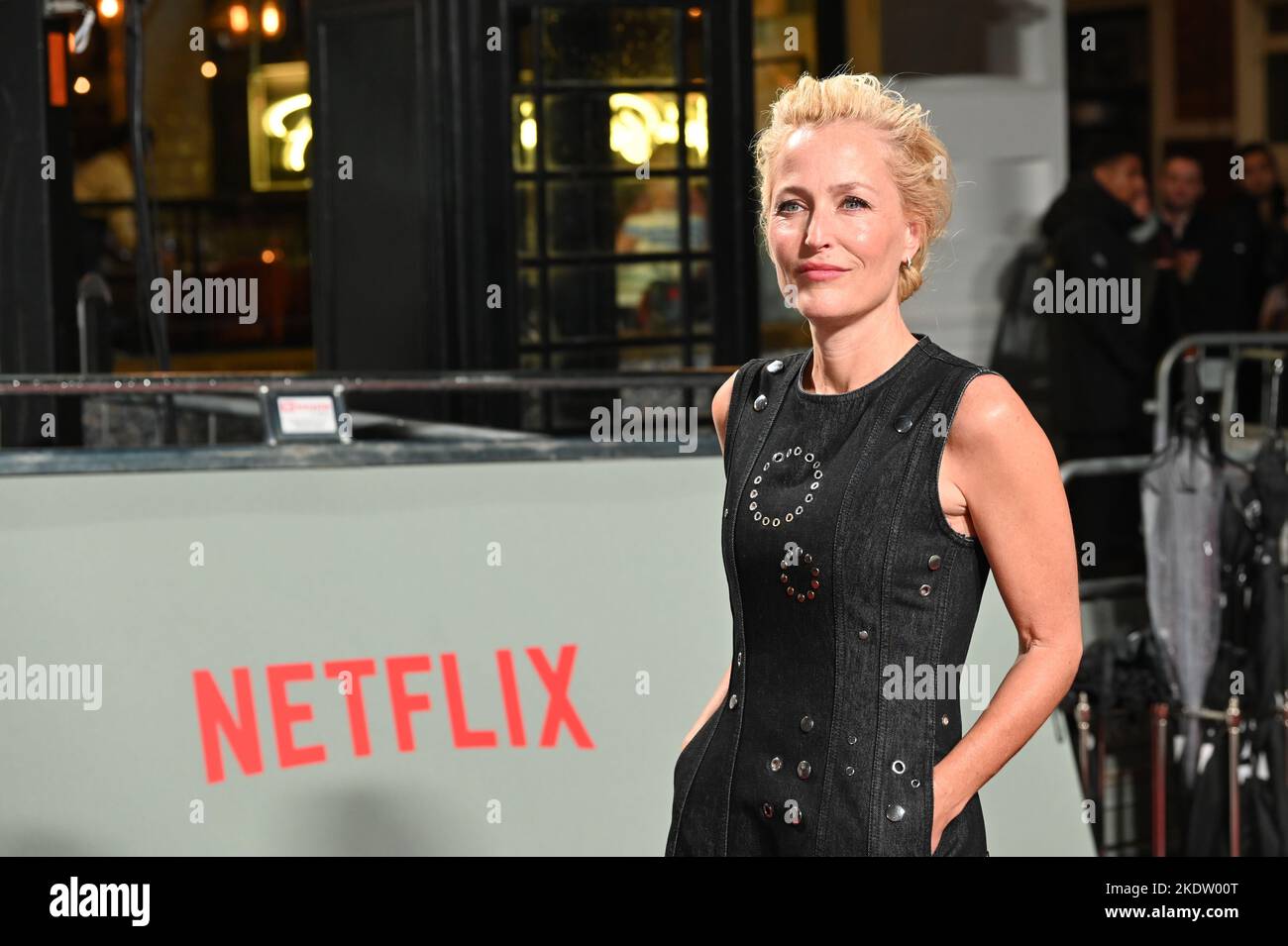 London, Großbritannien. 8.. November 2022. Gillian Anderson besucht Netflix präsentieren die Welt permiere - die fünfte Staffel der Krone im Theatre Royal, Drury Lane, am 8. November London, Großbritannien. Stockfoto