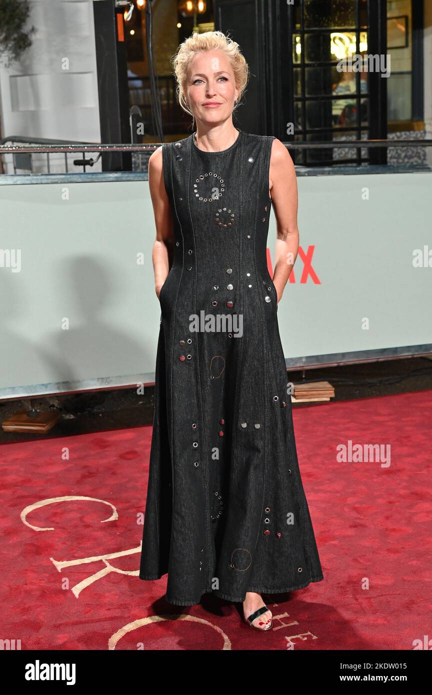 London, Großbritannien. 8.. November 2022. Gillian Anderson besucht Netflix präsentieren die Welt permiere - die fünfte Staffel der Krone im Theatre Royal, Drury Lane, am 8. November London, Großbritannien. Stockfoto