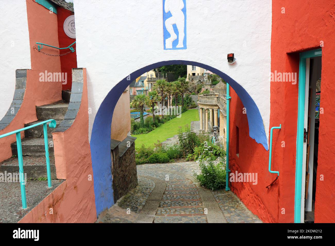 Blick auf Portmeirion, North Wales Vereinigtes Königreich. Erbaut und gestaltet von Sir Clough Williams-Ellis im Stil eines italienischen Dorfes. Stockfoto