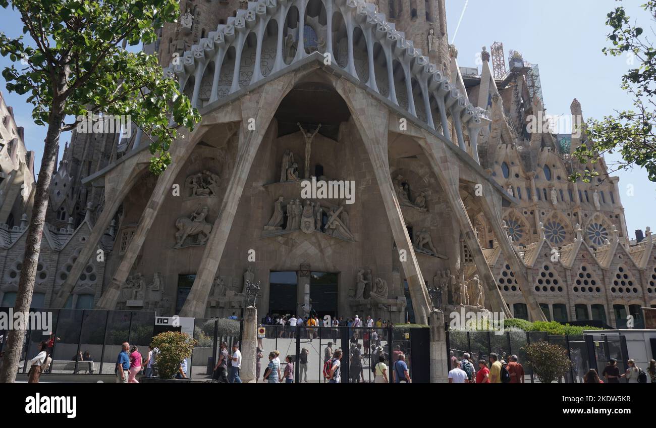 Der Basílica i Temple Expiatori de la Sagrada Família, auf Spanisch