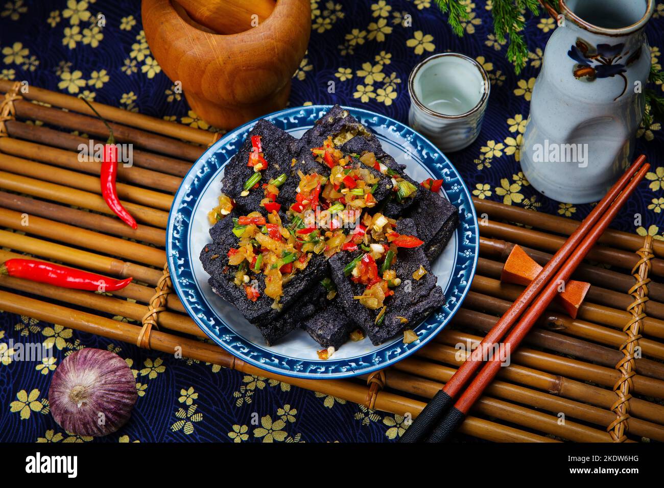 Ein Teller stinkender Tofu Stockfoto