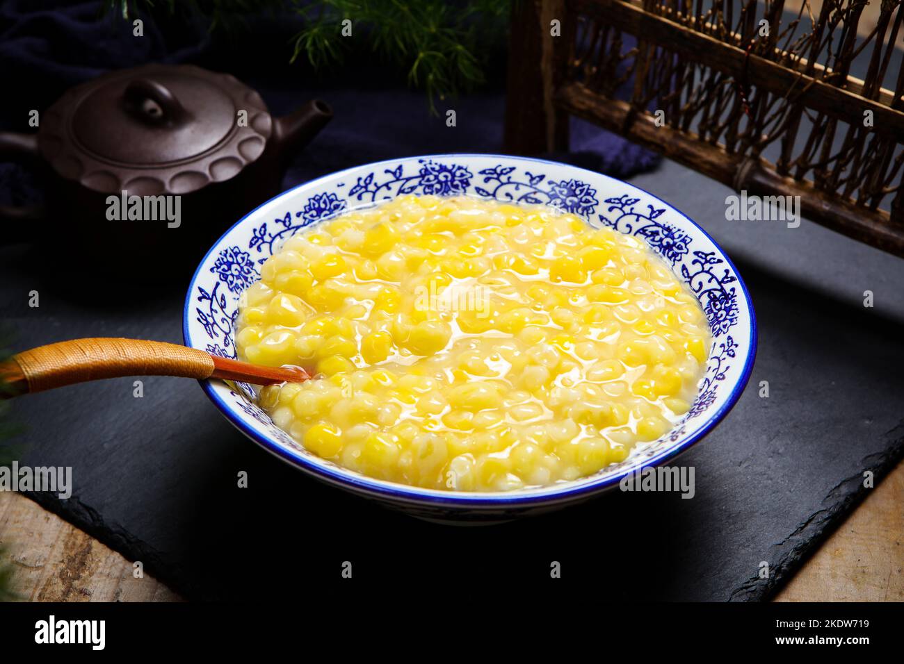 Eine Schüssel Maisbrei Stockfoto