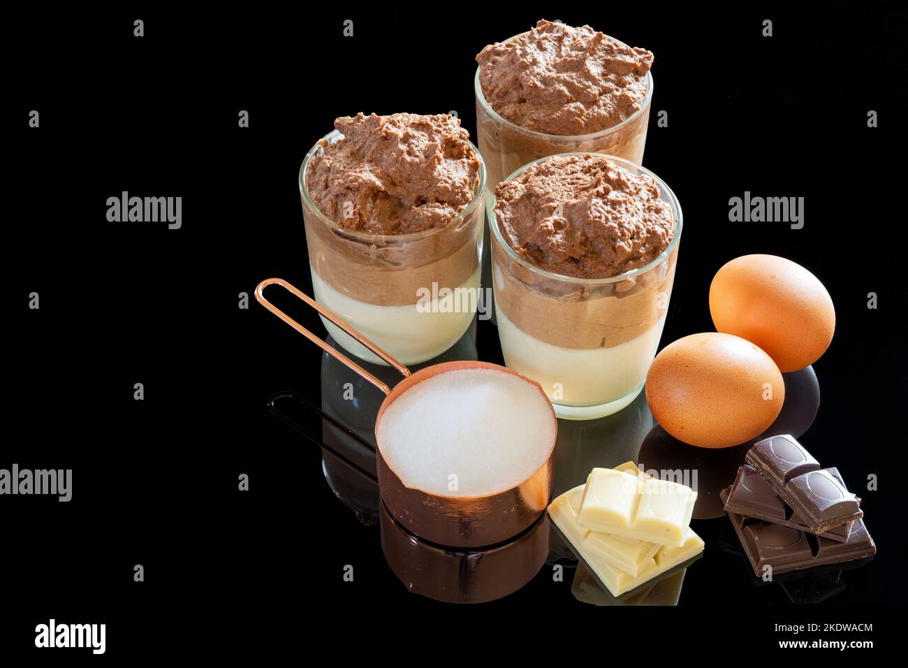 Drei schokoladenmousse -Fotos und -Bildmaterial in hoher Auflösung – Alamy