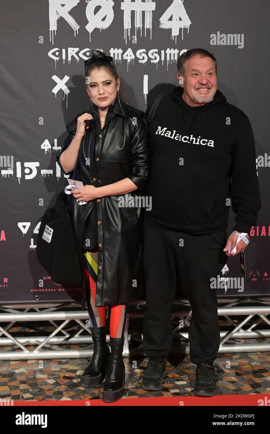 Rom, Italien. 08.. November 2022. Beatrice Antolini (L) und Frank Nemola (R) nehmen am roten Teppich des Films Vasco Live Roma Circo Massimo 2022 im Space Moderno Cinema Teil. Kredit: SOPA Images Limited/Alamy Live Nachrichten Stockfoto