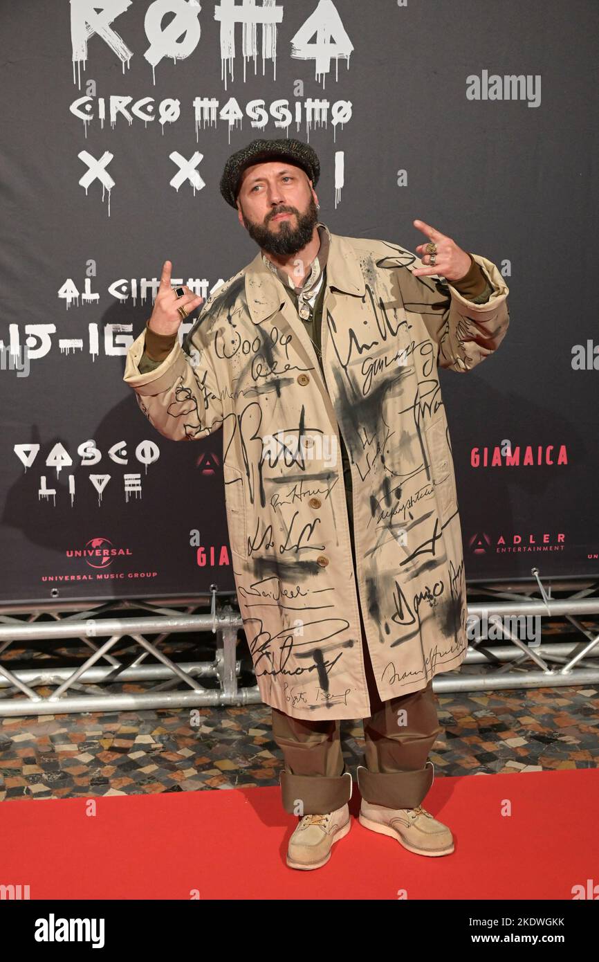 Rom, Italien. 08.. November 2022. Giuseppe Romano (Regisseur) nimmt am roten Teppich des Films Vasco Live Roma Circo Massimo 2022 im Space Moderno Cinema Teil. Kredit: SOPA Images Limited/Alamy Live Nachrichten Stockfoto