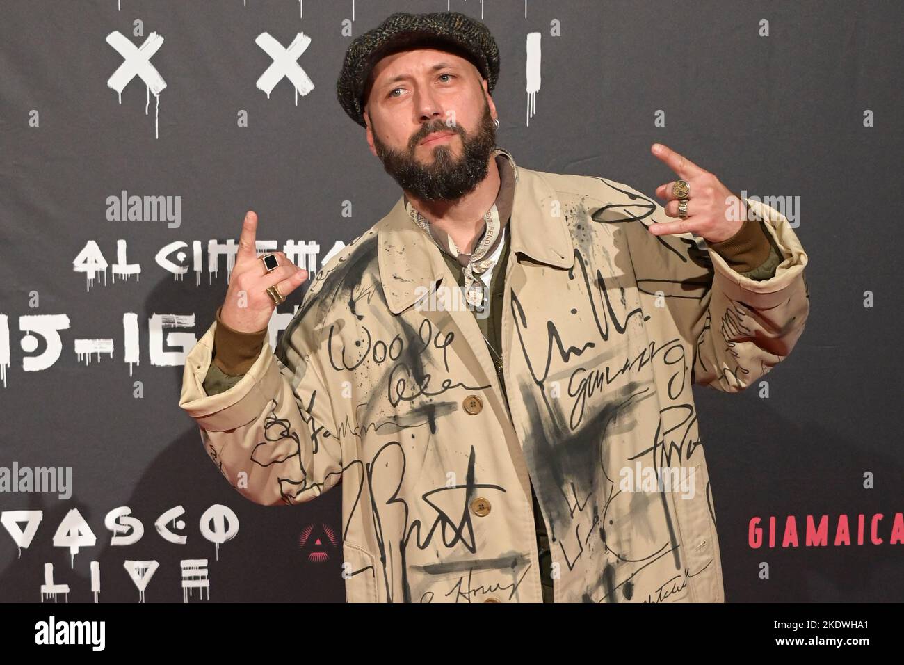 Rom, Italien. 08.. November 2022. Giuseppe Romano (Regisseur) nimmt am roten Teppich des Films Vasco Live Roma Circo Massimo 2022 im Space Moderno Cinema Teil. (Foto: Mario Cartelli/SOPA Images/Sipa USA) Quelle: SIPA USA/Alamy Live News Stockfoto