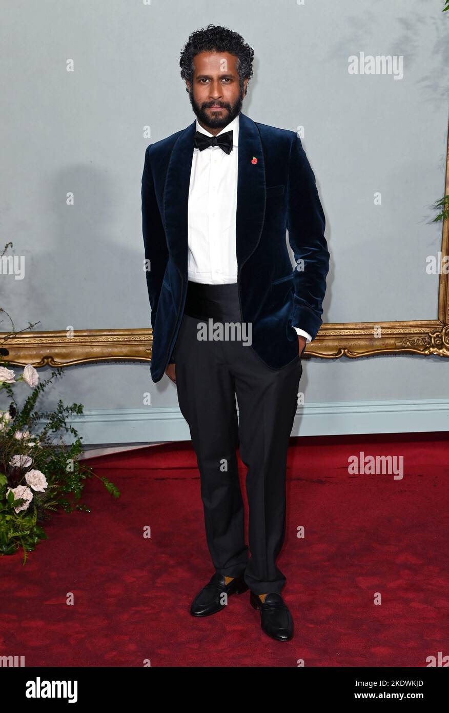 London, Großbritannien. 08.. November 2022. 8.. November 2022, London, Großbritannien. Prasanna Puwanarajah bei der Weltpremiere der Crown Season 5, Theatre Royal, Drury Lane, London. Quelle: Doug Peters/Alamy Live News Stockfoto