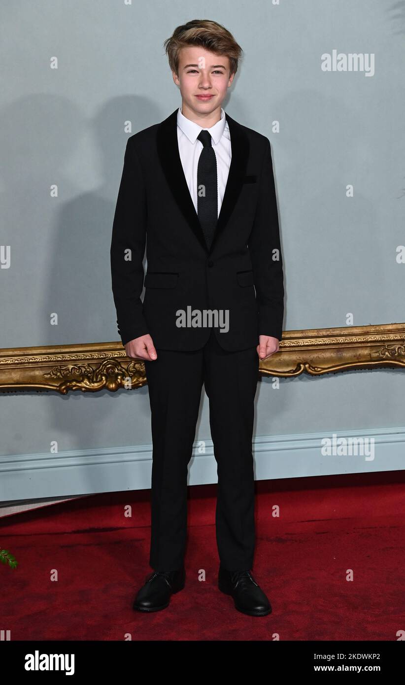 London, Großbritannien. 08.. November 2022. 8.. November 2022, London, Großbritannien. Timothee Sambor bei der Weltpremiere der Crown Season 5, Theatre Royal, Drury Lane, London. Quelle: Doug Peters/Alamy Live News Stockfoto