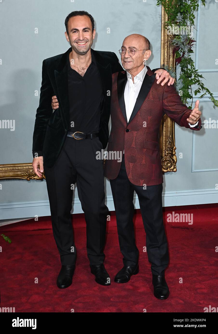 London, Großbritannien. 08.. November 2022. 8.. November 2022, London, Großbritannien. Khalid Abdalla und Salim Daw bei der Weltpremiere der Crown Season 5, Theatre Royal, Drury Lane, London. Quelle: Doug Peters/Alamy Live News Stockfoto