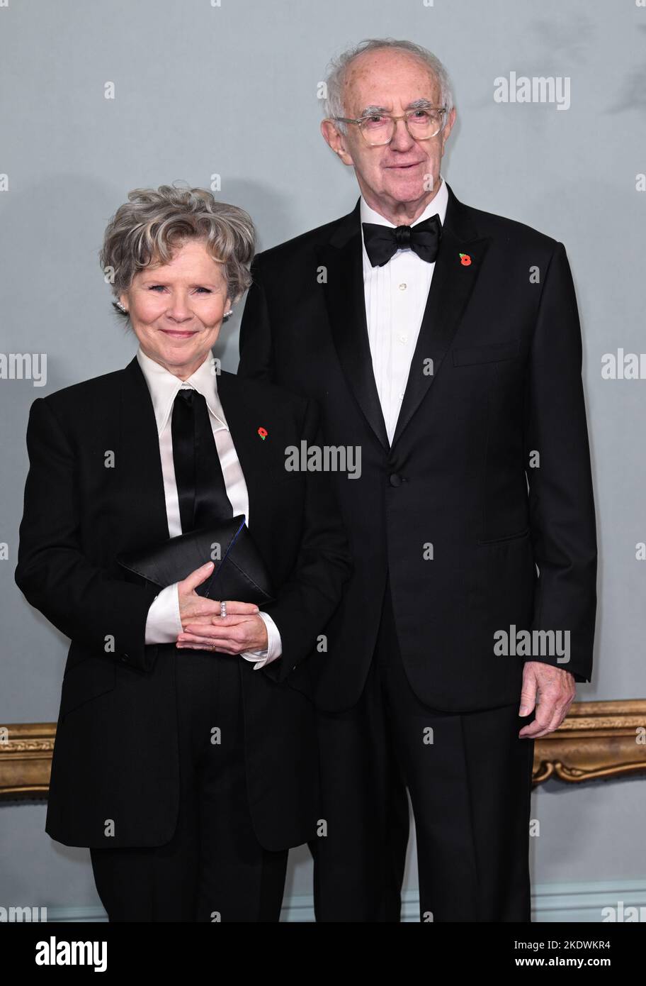 London, Großbritannien. 08.. November 2022. 8.. November 2022, London, Großbritannien. Imelda Staunton und Jonathan Pryce bei der Weltpremiere der Crown-Saison 5, Theatre Royal, Drury Lane, London. Quelle: Doug Peters/Alamy Live News Stockfoto