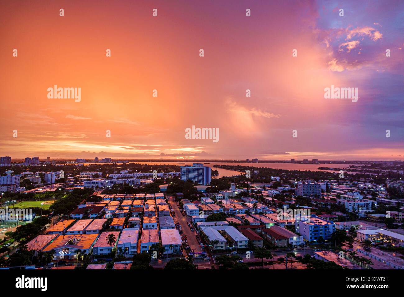 Miami Beach Florida, North Shore Historic District Dächer Sonnenuntergang Dämmerung bunte orange lila Wolken, Luftaufnahme von oben, Stockfoto
