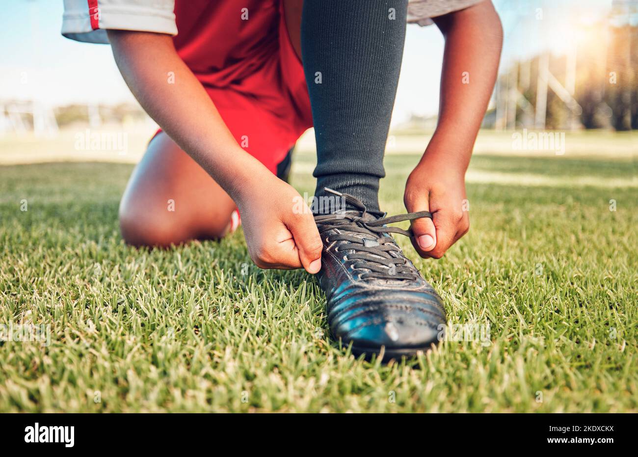 Sport-, Fußballfeld- und Kinderschuhe zum Matchtraining, Wettkampf oder Training auf dem Rasen. Athlet Fitness Gesundheit, Training Stockfoto