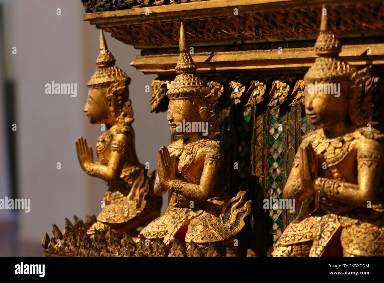 thai Stil filigrane Kunst durch Schnitzerei thai Gottheit Stockfoto