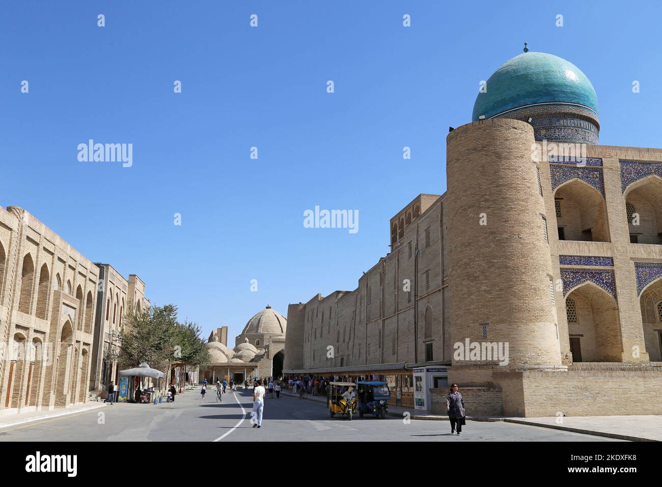 Mir Arab Madrasa, Poi Kalyon Square, Historic Centre, Bukhara, Provinz Bukhara, Usbekistan, Zentralasien Stockfoto