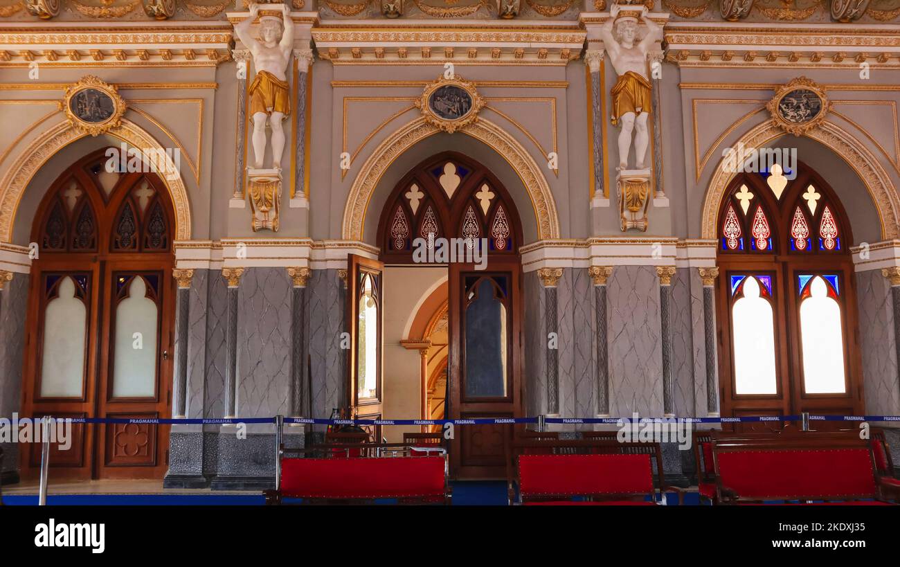 Blick auf Prag Mahal im italienischen gotischen Stil, Prag Mahal, Bhuj, Gujarat, Indien. Stockfoto