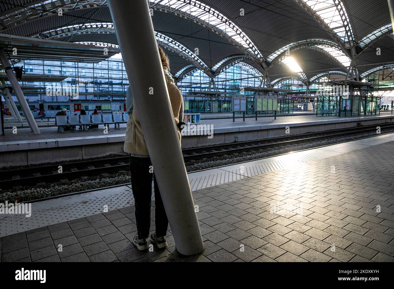 Die Abbildung zeigt den Bahnhof von Leuven während eines nationalen Aktionstages aller Gewerkschaften, Mittwoch, 09. November 2022, in Leuven. Der Aktionstag gilt für alle öffentlichen und privaten Dienste. BELGA FOTO HATIM KAGHAT Stockfoto