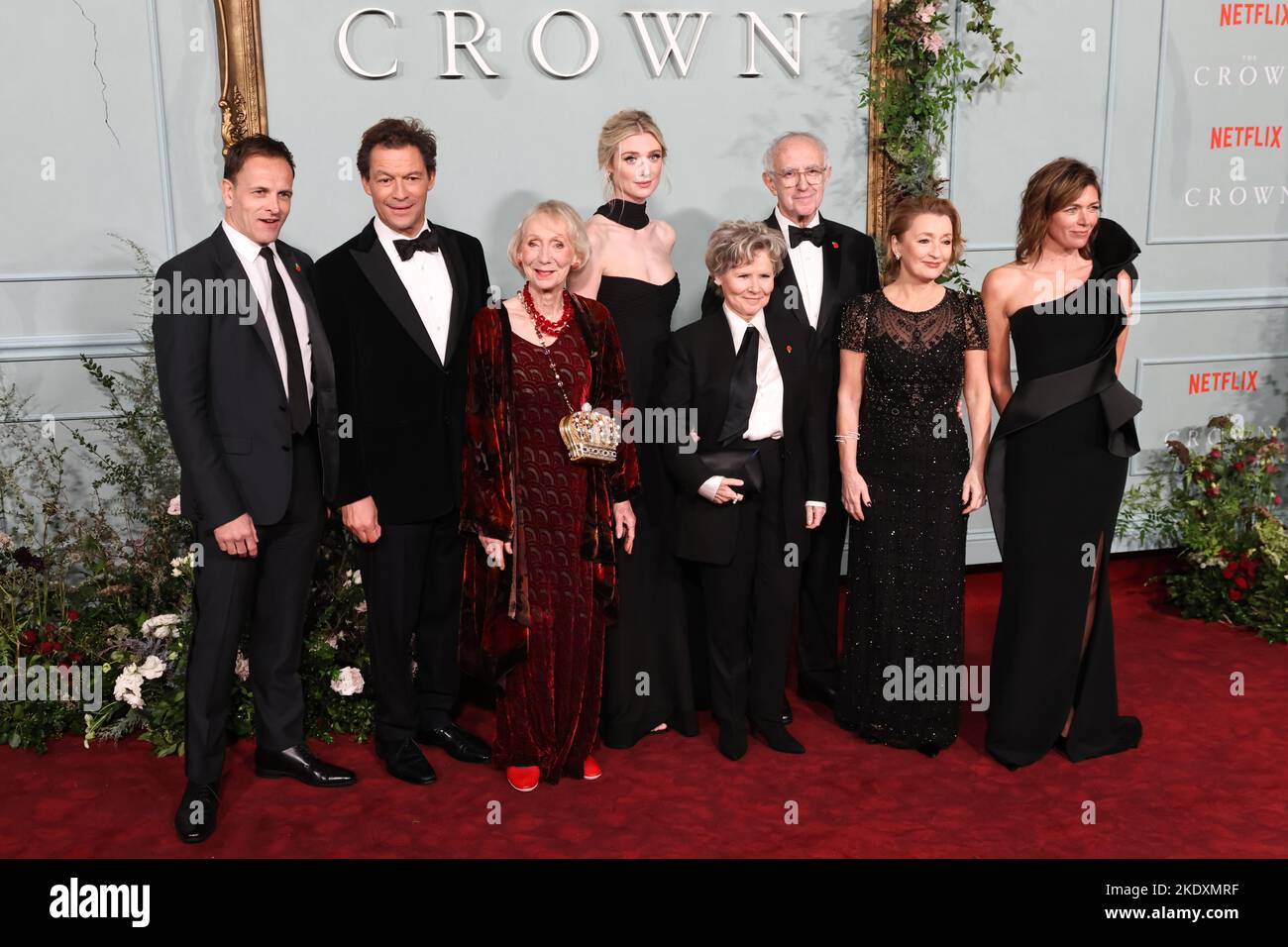 Jonny Lee Miller, Marcia Warren, Elizabeth Debicki, Dominic West, Imelda Staunton, Jonathan Pryce, Lesley Manville und Claudia Harrison, The Crown Sea Stockfoto