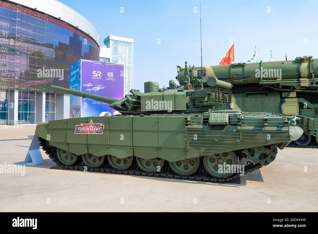 MOSKAU REGION, RUSSLAND - 18. AUGUST 2022: T-72B3M ist der wichtigste russische Kampfpanzer. Ausstellung des internationalen militärisch-technischen Forums „Army-2022“ Stockfoto