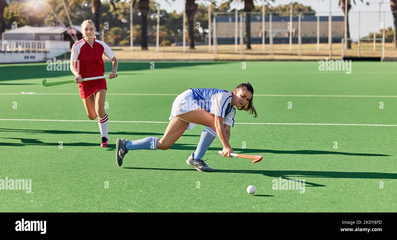 Hockey, Sport und Fitness mit Frauen auf dem Feld und Training für Training, Ausdauer und Gesundheit. Ziele, Herz-Kreislauf-und Übung mit Eishockey-Spieler Stockfoto