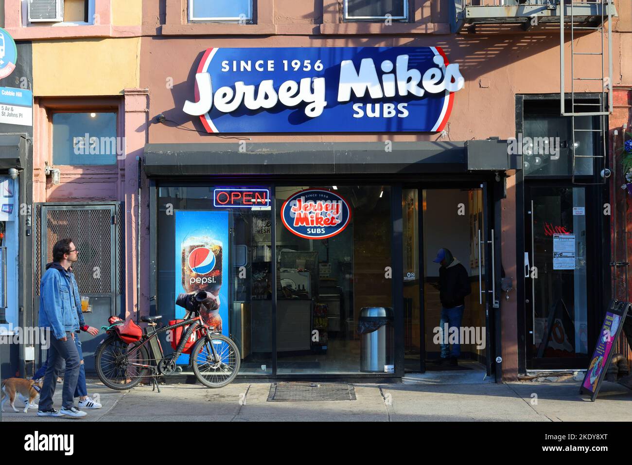 Jersey Mike's Subs, 131 5. Ave, Brooklyn, New York, NYC Schaufensterfoto eines U-Boot-Sandwich-Shops in Park Slope Stockfoto
