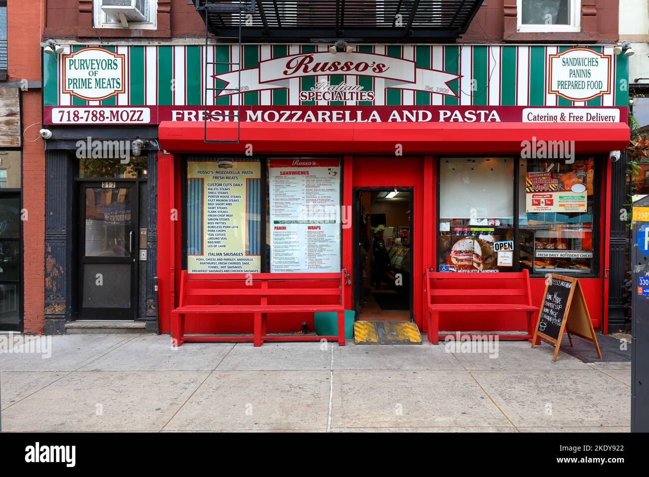 Russo's Mozzarella and Pasta, 312 5. Ave, Brooklyn, New York, NYC Schaufenster Foto eines italienischen Deli- und Pasta-Stores in Park Slope. Stockfoto