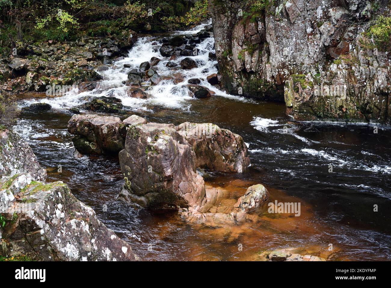 Der Fluss Nevis, an den Lower Falls in Glen Nevis, in der Nähe von Fort William, Schottische Highlands Stockfoto