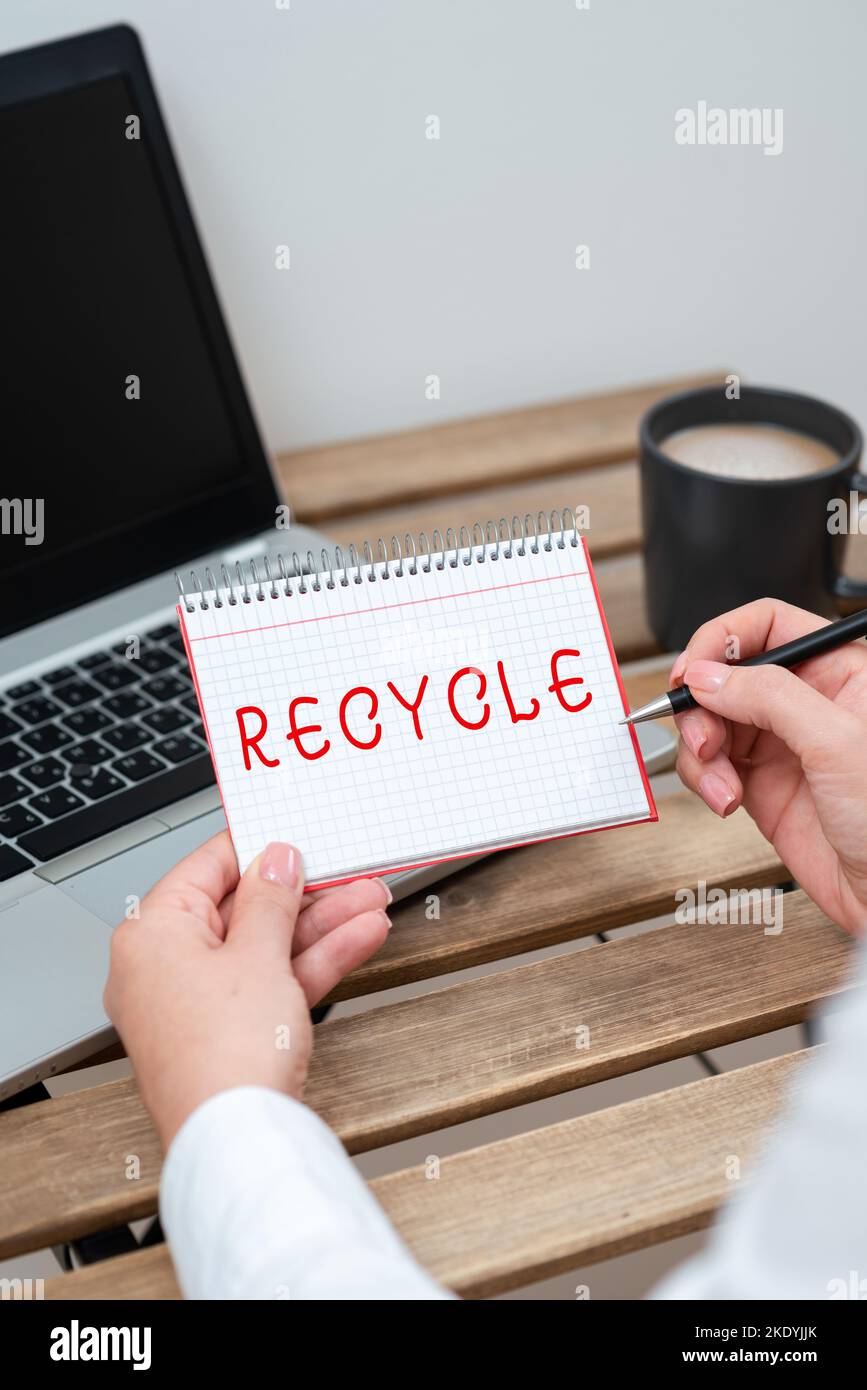 Schreiben Anzeige Text Recycle, Business-Ansatz Prozess der Umwandlung von Abfallmaterialien in neue Materialien und Objekte Stockfoto