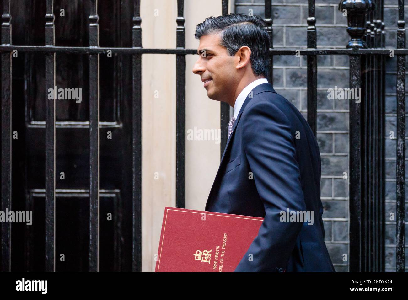 Downing Street, London, Großbritannien. 9.. November 2022. Der britische Premierminister Rishi Sunak verlässt die Downing Street Nr. 10, um an der Fragestunde des Premierministers (PMQ) im Unterhaus teilzunehmen. Foto von Amanda Rose/Alamy Live News Stockfoto