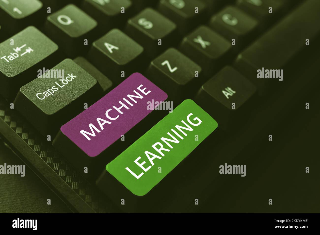 Schild mit Machine Learning, Internet-Konzept das Konzept, dass ein Computer selbst neue Daten lernen kann Stockfoto