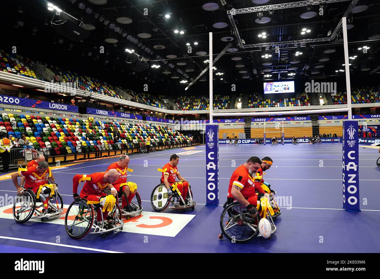 Spanien wärmt sich vor dem Wheelchair Rugby League World Cup-Spiel der Gruppe A in der Copper Box Arena in London auf. Bilddatum: Mittwoch, 9. November 2022. Stockfoto