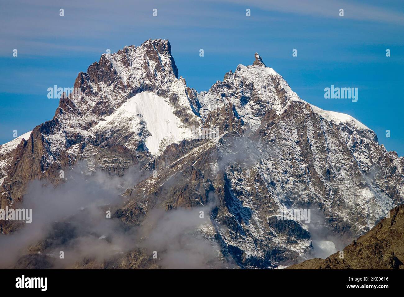 Der erste Winterschnee auf dem Berg La Meije im Nationalpark Ecrins, in den Alpen, Briancon, Frankreich, EU Stockfoto