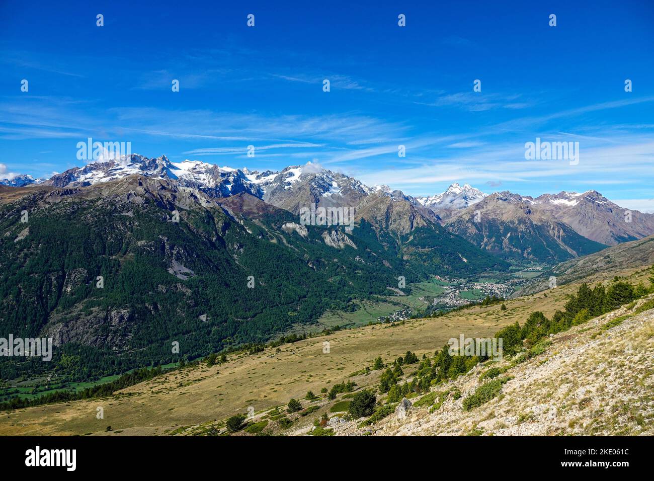Der erste Winterschnee auf dem Berg La Meije im Nationalpark Ecrins, in den Alpen, Briancon, Frankreich, EU Stockfoto