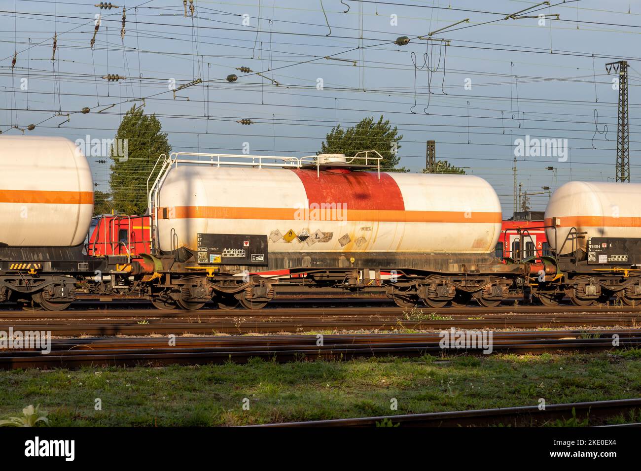 Deutscher Eisenbahnanhänger für Flüssiggas in der Ukraine-Kriegsgaskrise am Bahnhof Darmstadt Stockfoto