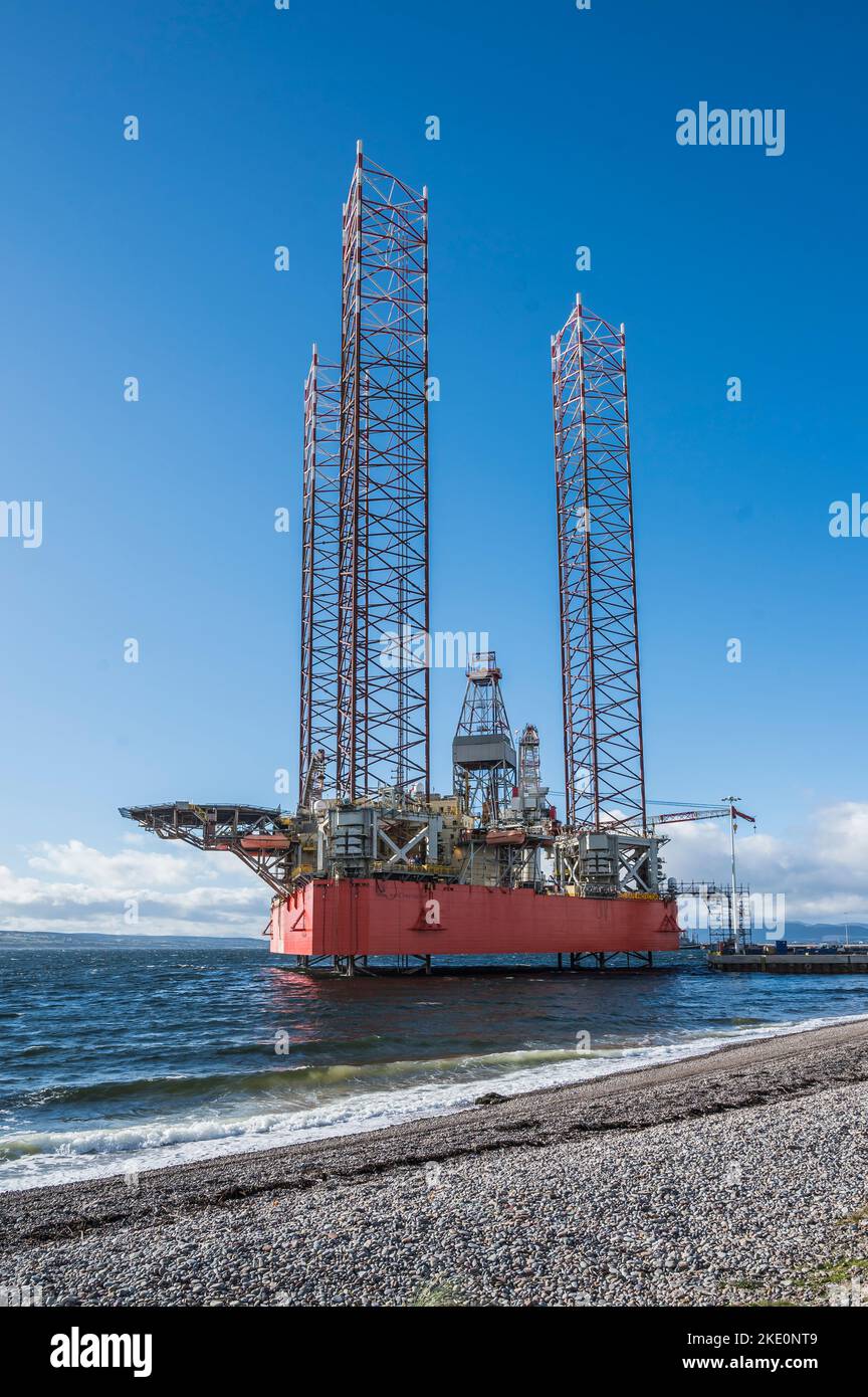 Das Bild zeigt die Gasexplorationsanlage im Reparaturhof am Nigg Terminal bei Nigg auf der Nigg-Halbinsel in Caithness Stockfoto