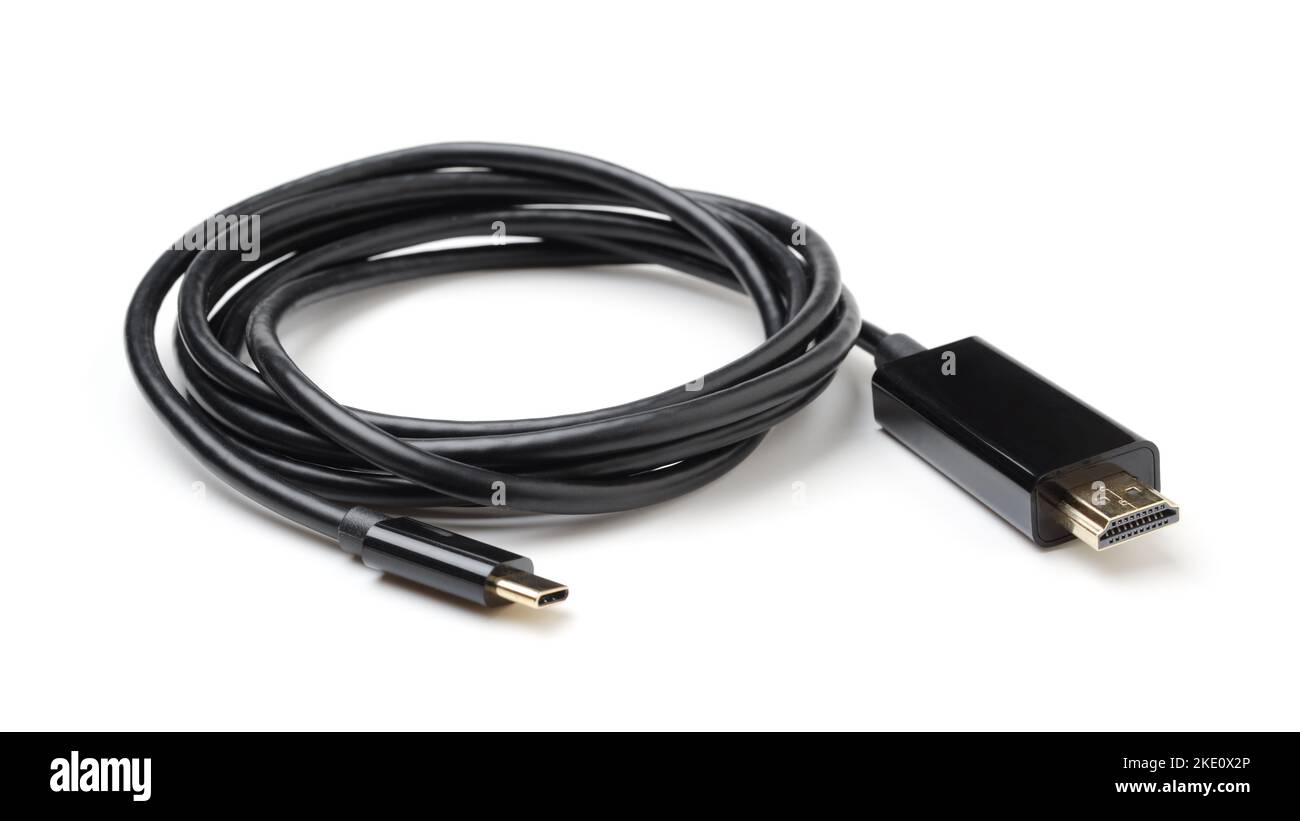 Rolle des schwarzen Elektrokabels isoliert auf weiß. USB TYP C, HDMI. Stockfoto