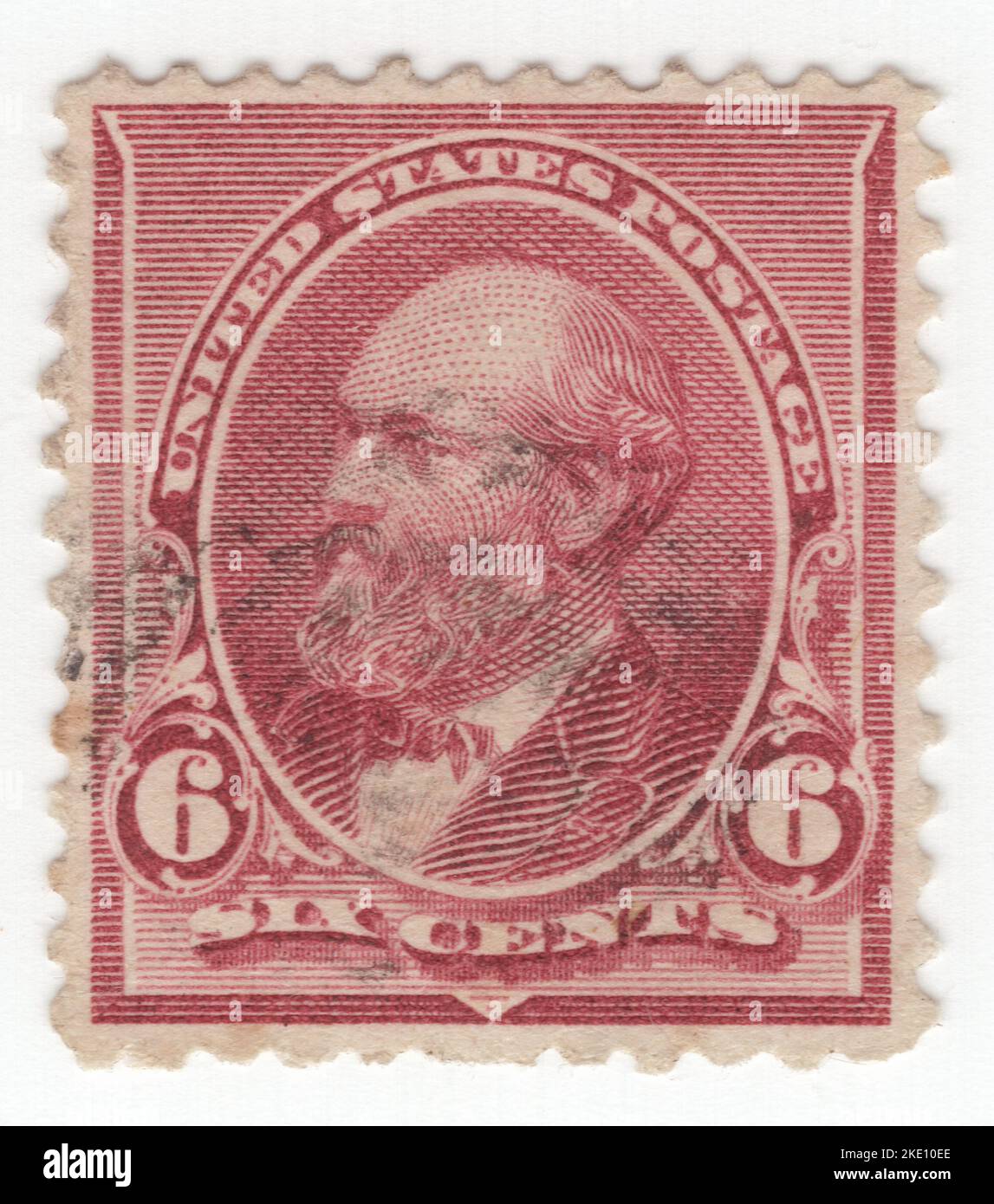 USA - 1890: Eine braun-rote Briefmarke mit 6 Cent, die das Porträt von James Abram Garfield, dem Präsidenten der Vereinigten Staaten von 20., darstellt, das vom 4. März 1881 bis zu seinem Tod sechs Monate später diente, zwei Monate nachdem er von einem Attentäter angeschossen wurde. Er war Rechtsanwalt und General des Bürgerkriegs und diente neun Amtszeiten im Repräsentantenhaus und war das einzige sitzende Mitglied des Repräsentantenhauses, das zum Präsidenten gewählt wurde. Vor seiner Kandidatur für das Weiße Haus war er von der Ohio-Generalversammlung in den US-Senat gewählt worden, eine Position, die er ablehnte, als er zum Präsidenten gewählt wurde Stockfoto