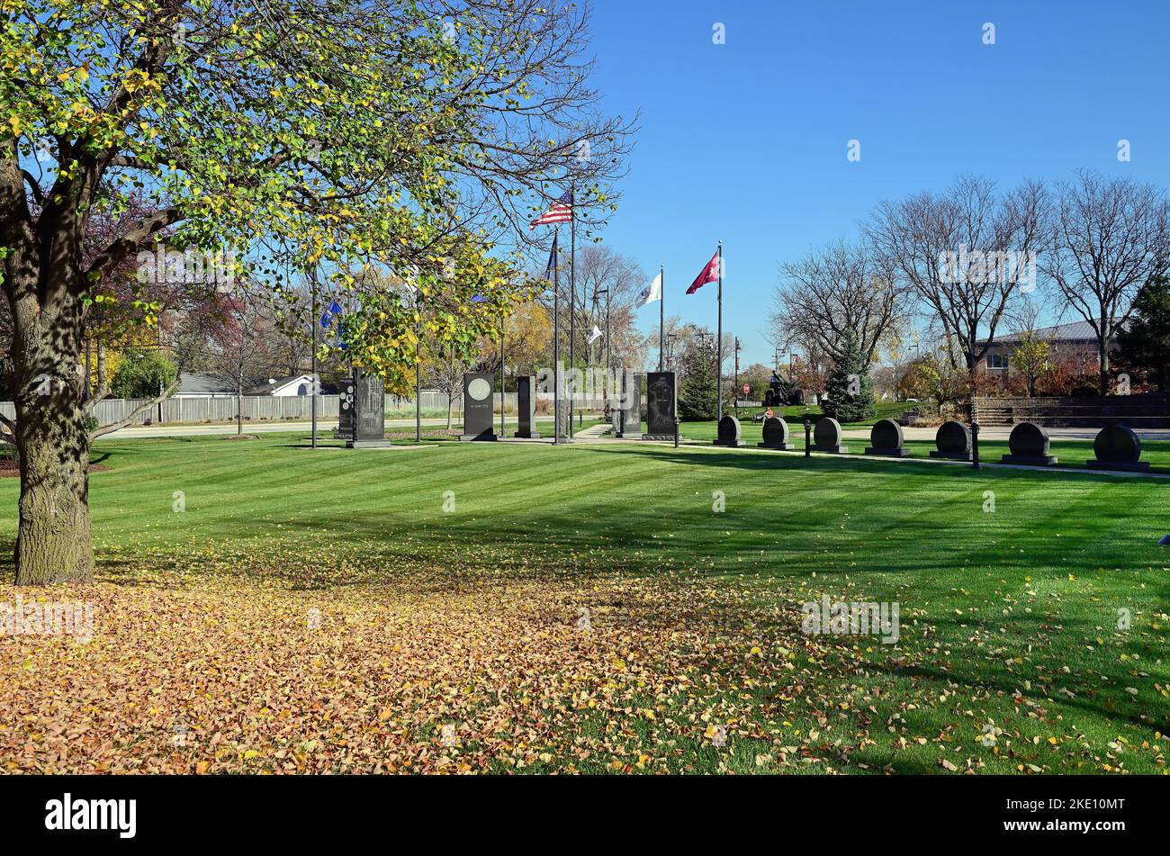Streamwoood, Illinois, USA. Eine Reihe von Gedenkstätten an einem Kriegsdenkmal für Veteranen der Gemeinde im Nordosten von Illinois. Stockfoto