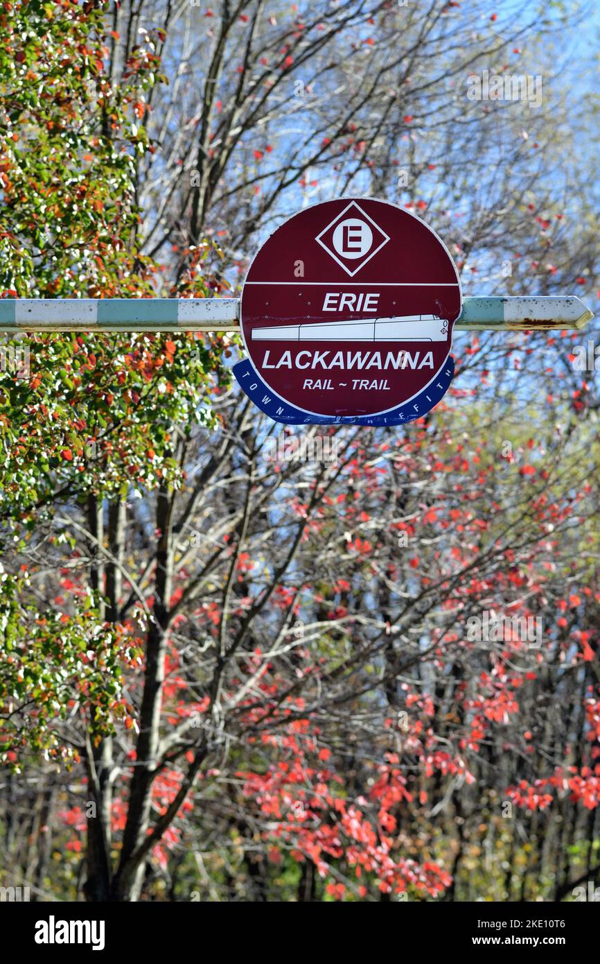 Griffith, Indiana, USA. Ein Schild, das einen Abschnitt des Erie Lackawanna Trail in Lake County im Nordwesten von Indiana kennzeichnet. Stockfoto