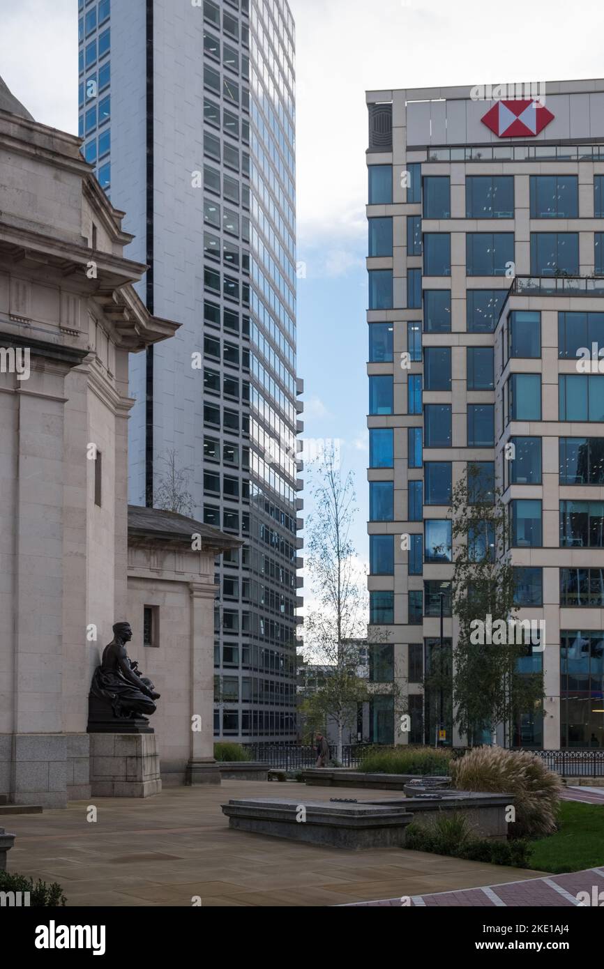 Centenary Square, Birmingham mit der Hall of Memory, dem Alpha Tower und der HSBC-Zentrale Stockfoto